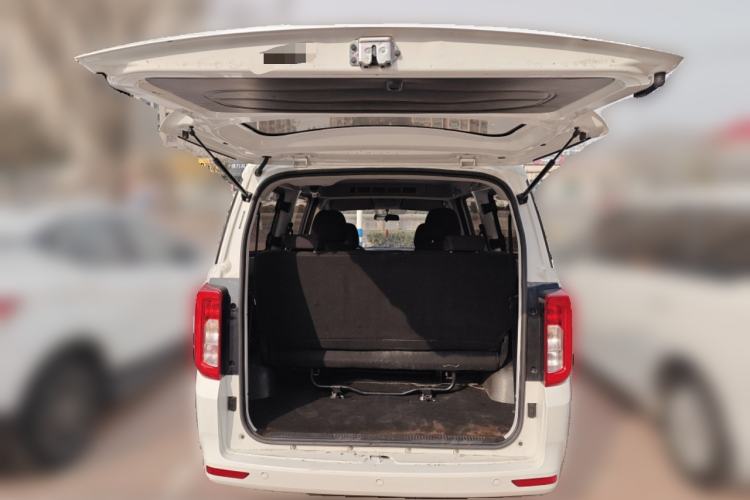 Used Dongfeng Fengon 380 2022 1.5L Comfort-Class Passenger Vehicle (Steel Spring) with 7 Seats Trunk