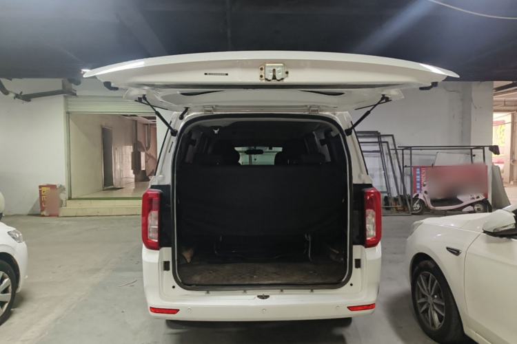 Used Dongfeng Fengon 380 2022 1.5L Comfort-Class Passenger Vehicle (Steel Spring) with 7 Seats Trunk