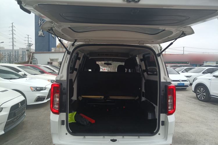 Used Dongfeng Fengon 380 2022 1.5L Comfort-Class Passenger Vehicle (Steel Spring) with 5 Seats Trunk