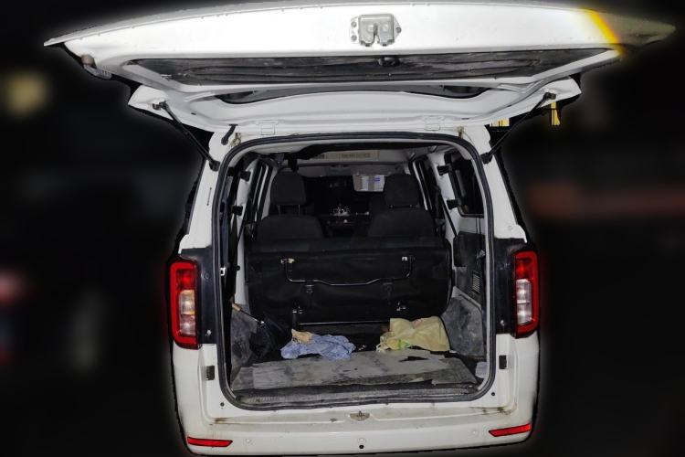 Used Dongfeng Fengon 380 2022 1.5L Comfort-Class Passenger Vehicle (Steel Spring) with 7 Seats Trunk