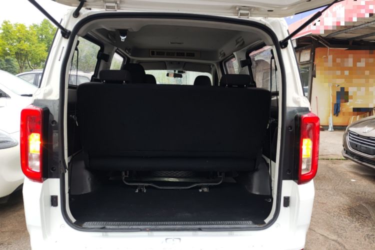 Used Dongfeng Fengon 380 2022 1.5L Comfort-Class Passenger Vehicle (Steel Spring) with 7 Seats Trunk