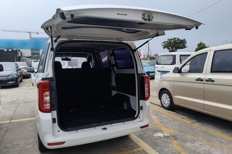 Used Dongfeng Fengon 380 2022 1.5L Comfort-Class Passenger Vehicle (Steel Spring) with 5 Seats Trunk