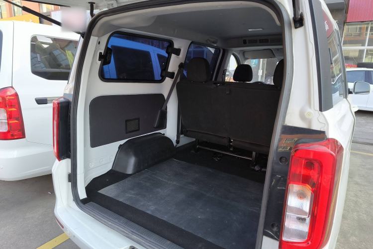 Used Dongfeng Fengon 380 2022 1.5L Comfort-Class Passenger Vehicle (Steel Spring) with 5 Seats Trunk