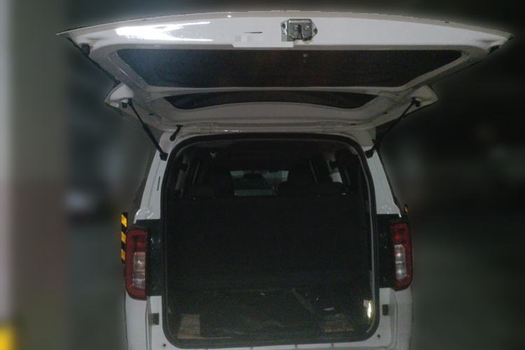 Used Dongfeng Fengon 380 2022 1.5L Comfort-Class Passenger Vehicle (Spiral Spring) – 7 Seats Trunk