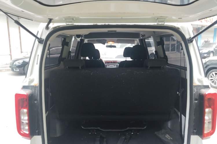 Used Dongfeng Fengon 380 2022 1.5L Standard Edition 7-Seater Passenger Vehicle Trunk