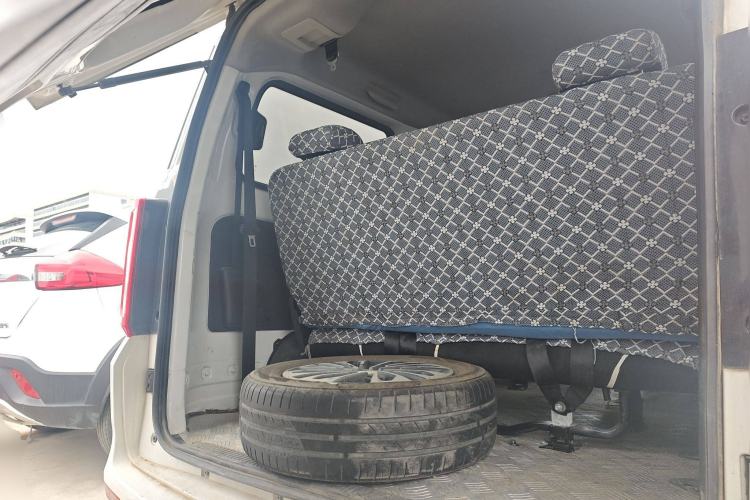 Used Dongfeng Fengon 380 2022 1.5L Comfort-Class Passenger Vehicle (Spiral Spring) – 7 Seats Trunk