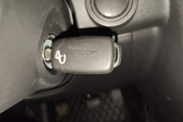 Used Dongfeng Fengon 380 2022 1.5L Luxury Edition Passenger Vehicle 5 Seats Vehicle Key