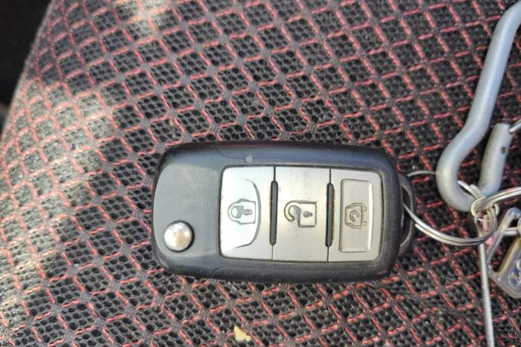Used Dongfeng Fengon 380 2022 1.5L Comfort-Class Passenger Vehicle (Spiral Spring) – 5 Seats Vehicle Key