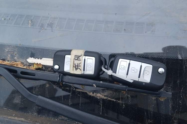 Used Dongfeng Fengon 380 2022 1.5L Standard Edition 7-Seater Passenger Vehicle Vehicle Key