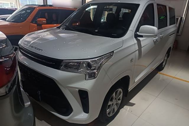 Used Dongfeng Fengon 380 2022 1.5L Luxury Edition Passenger Vehicle 5 Seats