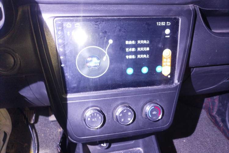 Used Dongfeng Fengon 380 2022 1.5L Comfort-Class Passenger Vehicle (Steel Spring) with 7 Seats Audio And AC Panel
