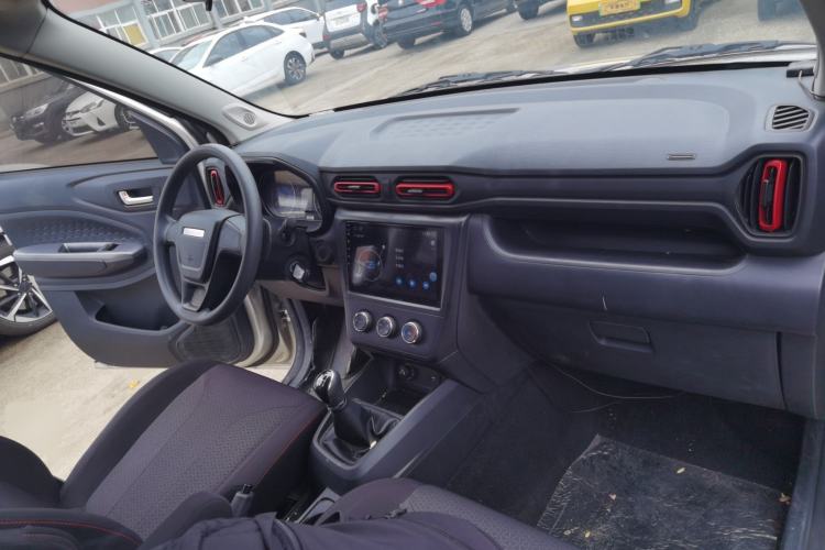 Used Dongfeng Fengon 380 2022 1.5L Comfort-Class Passenger Vehicle (Steel Spring) with 7 Seats Center Console
