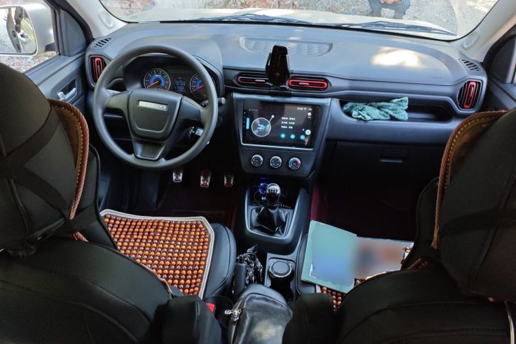 Used Dongfeng Fengon 380 2022 1.5L Comfort-Class Passenger Vehicle (Steel Spring) with 7 Seats Center Console