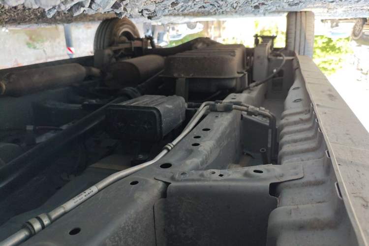 Used Dongfeng Fengon 380 2022 1.5L Comfort-Class Passenger Vehicle (Steel Spring) with 7 Seats Chassis Front Right