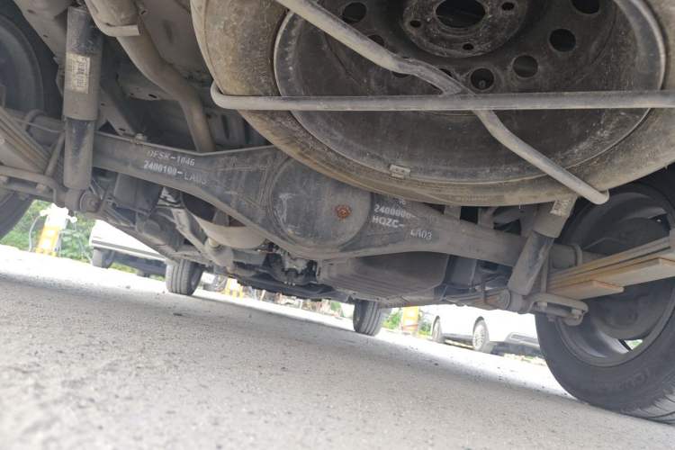 Used Dongfeng Fengon 380 2022 1.5L Comfort-Class Passenger Vehicle (Steel Spring) with 7 Seats Chassis Rear