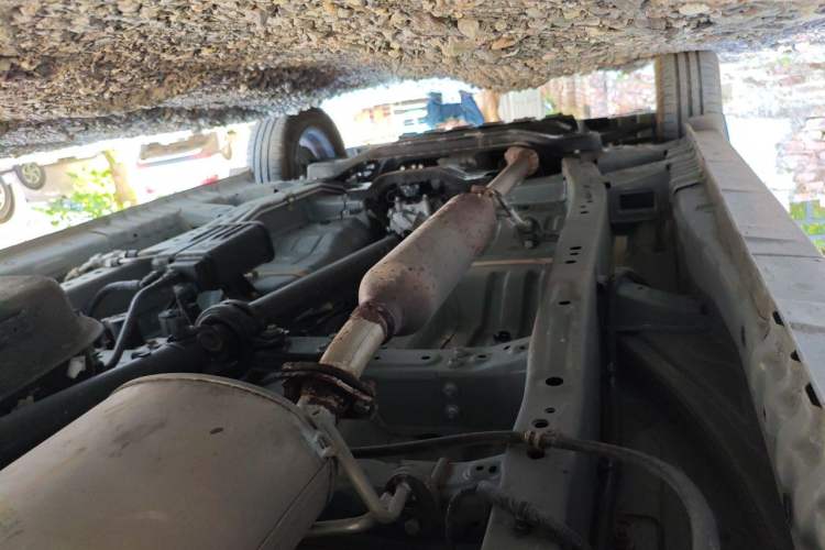 Used Dongfeng Fengon 380 2022 1.5L Comfort-Class Passenger Vehicle (Steel Spring) with 7 Seats Chassis Rear Left
