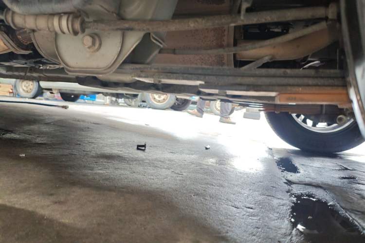 Used Dongfeng Fengon 380 2022 1.5L Comfort-Class Passenger Vehicle (Steel Spring) with 7 Seats Chassis Rear Left