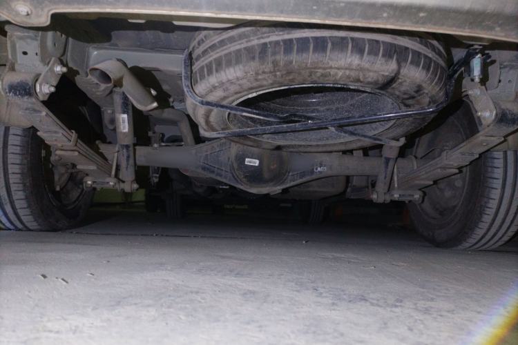 Used Dongfeng Fengon 380 2022 1.5L Comfort-Class Passenger Vehicle (Steel Spring) with 7 Seats Chassis Rear
