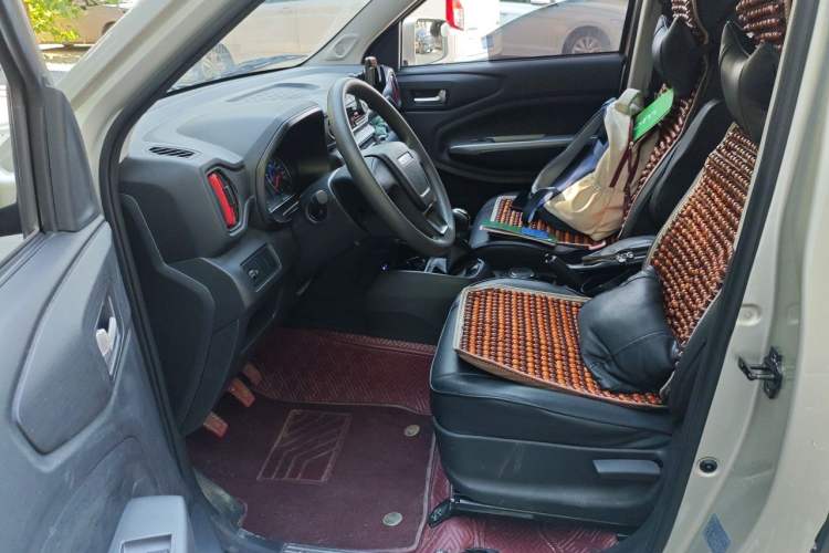 Used Dongfeng Fengon 380 2022 1.5L Comfort-Class Passenger Vehicle (Steel Spring) with 7 Seats Driver Seat