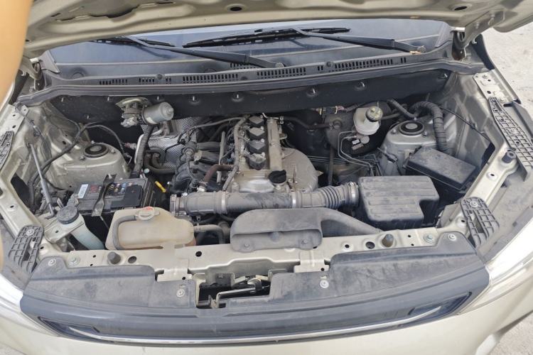 Used Dongfeng Fengon 380 2022 1.5L Comfort-Class Passenger Vehicle (Steel Spring) with 7 Seats Engine Bay