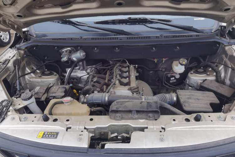 Used Dongfeng Fengon 380 2022 1.5L Comfort-Class Passenger Vehicle (Steel Spring) with 7 Seats Engine Bay