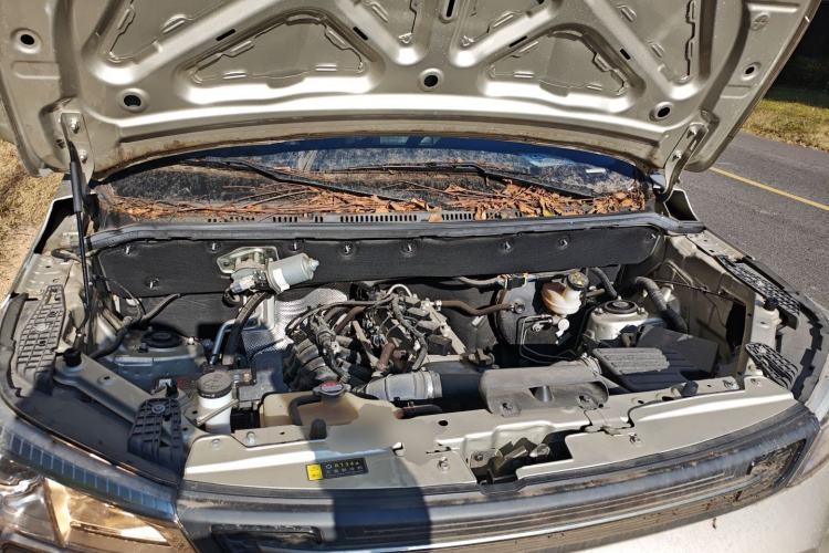 Used Dongfeng Fengon 380 2022 1.5L Standard Edition 7-Seater Passenger Vehicle Engine Bay