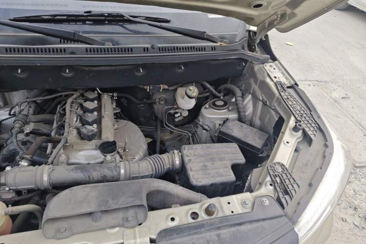 Used Dongfeng Fengon 380 2022 1.5L Comfort-Class Passenger Vehicle (Steel Spring) with 7 Seats Engine Bay Left