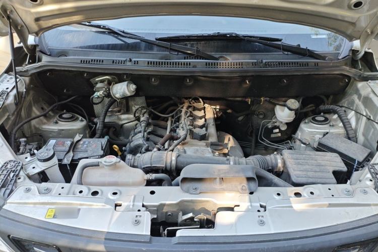 Used Dongfeng Fengon 380 2022 1.5L Comfort-Class Passenger Vehicle (Steel Spring) with 7 Seats Engine Bay