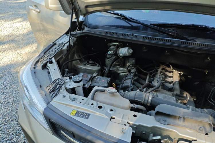 Used Dongfeng Fengon 380 2022 1.5L Comfort-Class Passenger Vehicle (Steel Spring) with 7 Seats Engine Bay Right