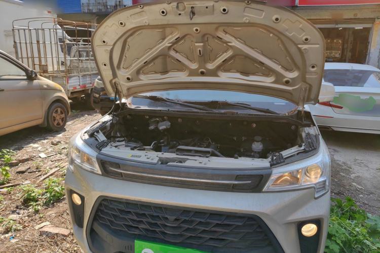 Used Dongfeng Fengon 380 2022 1.5L Comfort-Class Passenger Vehicle (Steel Spring) with 7 Seats Engine Bay