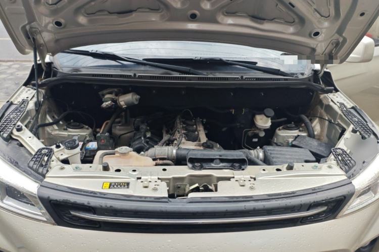 Used Dongfeng Fengon 380 2022 1.5L Comfort-Class Passenger Vehicle (Steel Spring) with 7 Seats Engine Bay