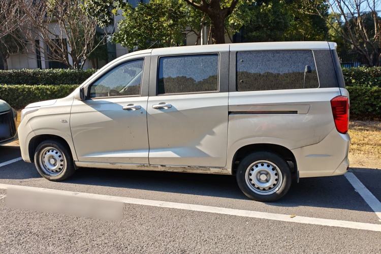 Used Dongfeng Fengon 380 2022 1.5L Standard Edition 7-Seater Passenger Vehicle Exterior 3