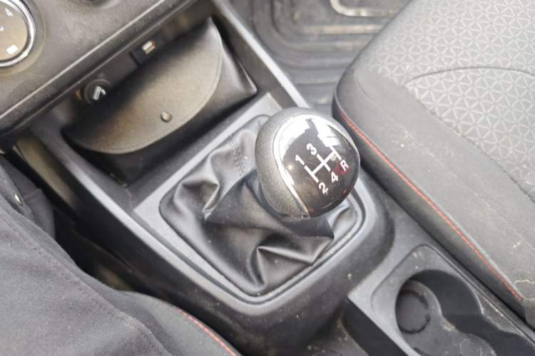 Used Dongfeng Fengon 380 2022 1.5L Comfort-Class Passenger Vehicle (Steel Spring) with 7 Seats Gear Lever