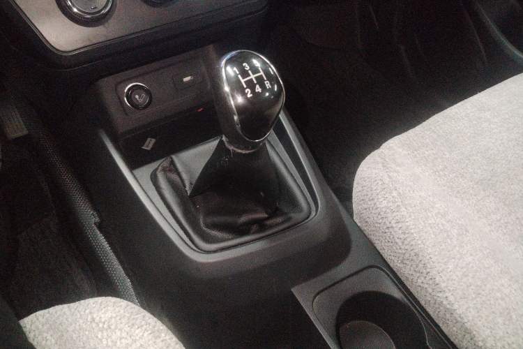 Used Dongfeng Fengon 380 2022 1.5L Standard Edition 7-Seater Passenger Vehicle Gear Lever
