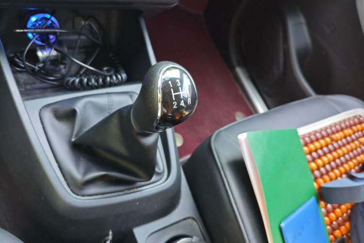 Used Dongfeng Fengon 380 2022 1.5L Comfort-Class Passenger Vehicle (Steel Spring) with 7 Seats Gear Lever