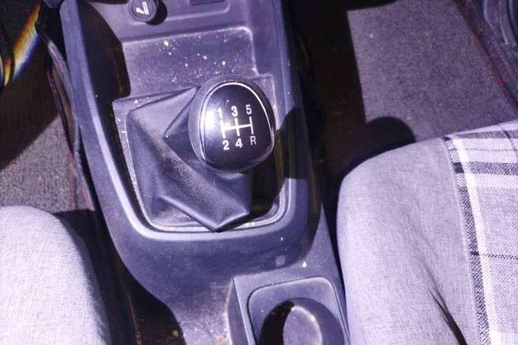 Used Dongfeng Fengon 380 2022 1.5L Comfort-Class Passenger Vehicle (Steel Spring) with 7 Seats Gear Lever