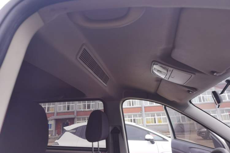 Used Dongfeng Fengon 380 2022 1.5L Comfort-Class Passenger Vehicle (Steel Spring) with 7 Seats Headliner