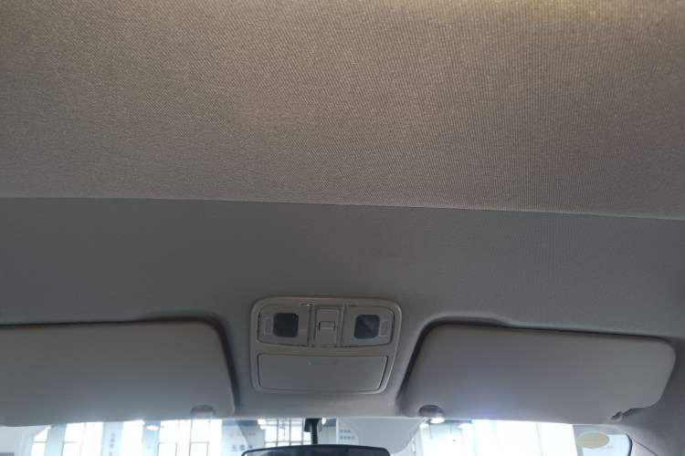 Used Dongfeng Fengon 380 2022 1.5L Comfort-Class Passenger Vehicle (Steel Spring) with 5 Seats Headliner