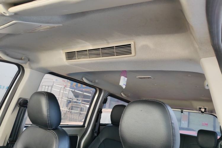 Used Dongfeng Fengon 380 2022 1.5L Comfort-Class Passenger Vehicle (Steel Spring) with 7 Seats Headliner