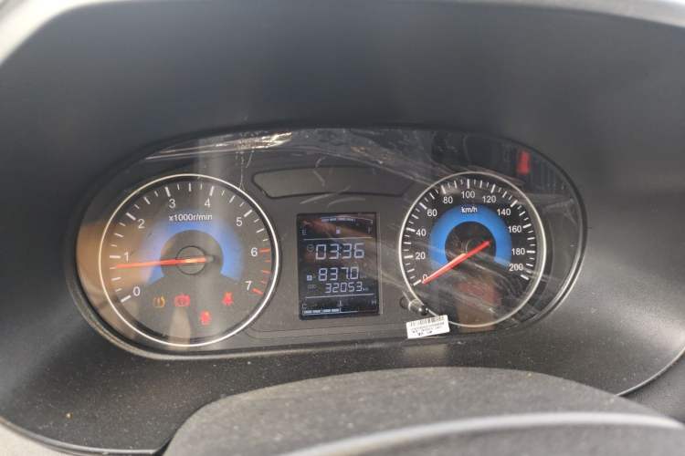 Used Dongfeng Fengon 380 2022 1.5L Comfort-Class Passenger Vehicle (Steel Spring) with 7 Seats Instrument Cluster