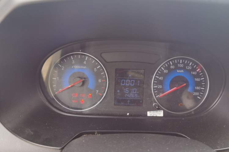Used Dongfeng Fengon 380 2022 1.5L Comfort-Class Passenger Vehicle (Steel Spring) with 7 Seats Instrument Cluster