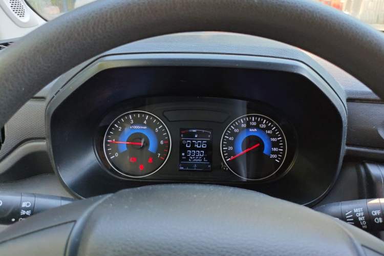 Used Dongfeng Fengon 380 2022 1.5L Comfort-Class Passenger Vehicle (Steel Spring) with 7 Seats Instrument Cluster