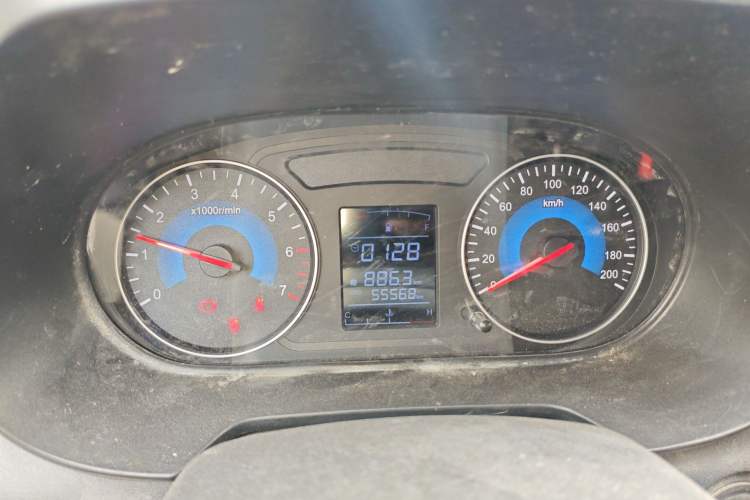 Used Dongfeng Fengon 380 2022 1.5L Comfort-Class Passenger Vehicle (Steel Spring) with 7 Seats Instrument Cluster