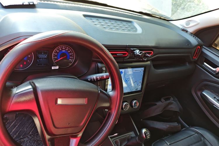Used Dongfeng Fengon 380 2022 1.5L Standard Edition 7-Seater Passenger Vehicle Interior 2