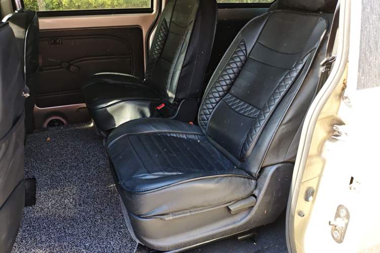 Used Dongfeng Fengon 380 2022 1.5L Standard Edition 7-Seater Passenger Vehicle Interior 4