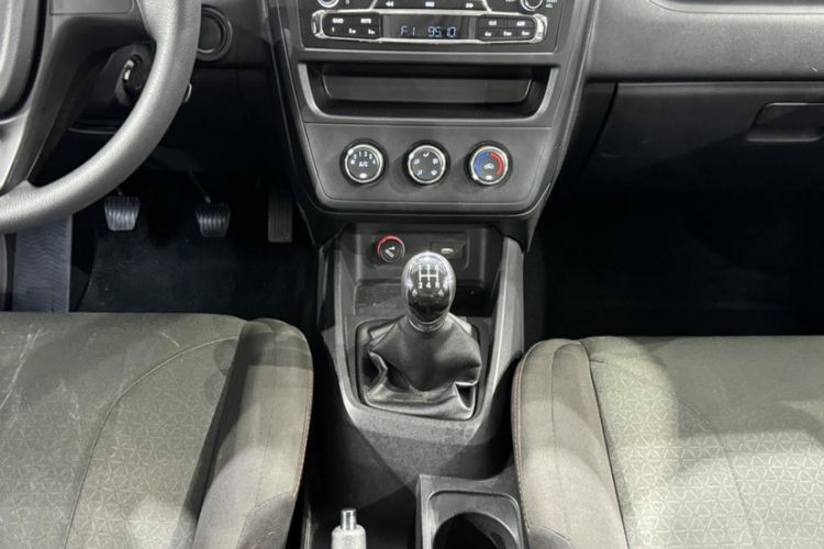 Used Dongfeng Fengon 380 2022 1.5L Comfort-Class Passenger Vehicle (Steel Spring) with 5 Seats Interior 4