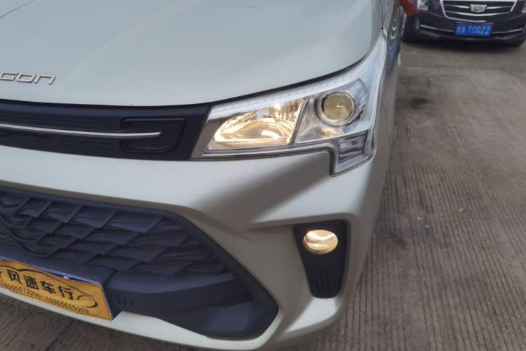 Used Dongfeng Fengon 380 2022 1.5L Comfort-Class Passenger Vehicle (Steel Spring) with 7 Seats Left Front Headlight