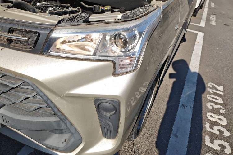 Used Dongfeng Fengon 380 2022 1.5L Standard Edition 7-Seater Passenger Vehicle Left Front Headlight