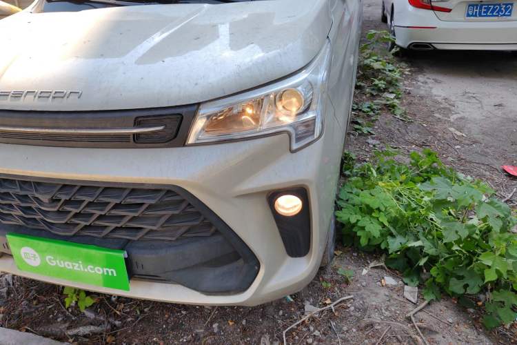 Used Dongfeng Fengon 380 2022 1.5L Comfort-Class Passenger Vehicle (Steel Spring) with 7 Seats Left Front Headlight