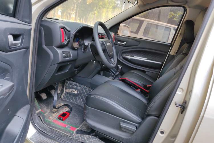 Used Dongfeng Fengon 380 2022 1.5L Comfort-Class Passenger Vehicle (Steel Spring) with 7 Seats Left Front Seat